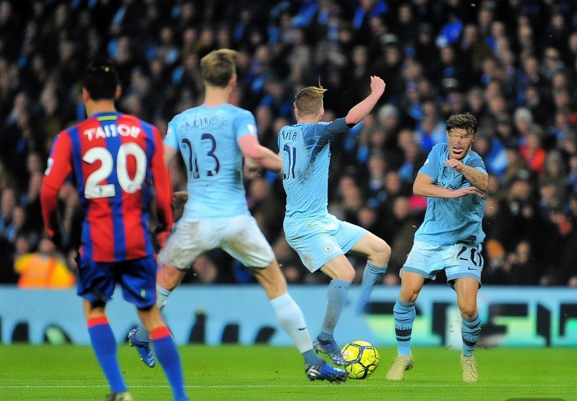 曼城3-0水晶宫：哈兰德德布劳内建功，英超争冠白热化阿森纳承压